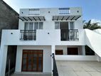 Brand-New House in a peaceful Neighborhood Kiribathgoda Heiyanthuduwa