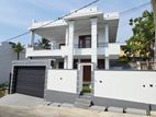 Brand New Luxury 3 Storey House for Sale in Polgasowita
