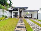 Brand New Luxury House In Athurugiriya