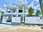Brand New Luxury Three Storey Fancy House in Polgasowita Piliyandala