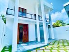 Brand New Luxury Three Storey House in Kesbewa Junction Piliyandala