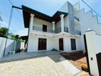 Brand-New Modern House Over Looking Paddy Fields - Wijerama Nugegoda