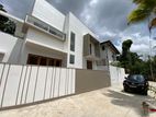 Brand-New Modern House -Walking Distance to Diyagama Town Homagama