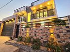 Brand New Mordern 3 Storied House - Kahatuduwa