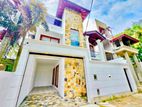 Brand New Quality Three Storey House in Gonamadiththa road Piliyandala