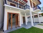 Brand New Single two storey house for sale inn Mattegoda((xjso92o91