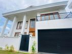 Brand New solid Modern super luxury house boralasgamuwa city close by