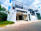 Brick Walls - Brand New Super House In Talawatugoda