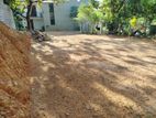 බස් පාරට ඇවිදින දුරින් Prime Location Land for Sale Malabe