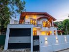 බටුවන්දර පිහිටි අලුත්ම දෙමහල් නිවස විකිනීමට