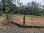 Close to high-level rd land in Hanwella