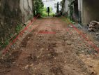 Close to Kandy road land