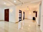 COLOMBO 07 : 3-BR (2000 SQFT) UPSTAIRS UNIT FOR RENT