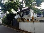 Colombo 08 - 15 Perch Land with a Large 06 Bedroom House for Sale