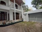 Colombo 3 : 9BR Marden Semi furnished 2 unit house for rent