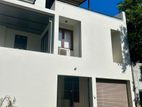 Colombo 7 : 3 A/C Bedrooms House for rent