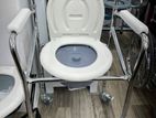 Commode chair with wheel