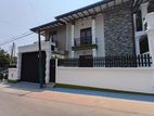 Contemporary 4BR House –piliyandala