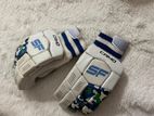 Cricket gloves