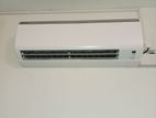 Daikin AC Non Inverter R32 Gas