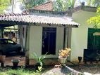 දෙහිඅත්තකණ්ඩිය නගරයේන් අඩක් සම්පූර්මණ නිම කොට ඇති දෙමහල් නිවස විකිණීමට