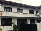 උඩුමහලේ ගැහැනු ලමයෙක් සදහා නවාතැන් පහසුකම් නුගේගොඩ