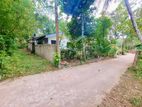 දෙවලපොලින් වටිනා නේවාසික බිම්කොටසක් විකිණීමට / KM 9128