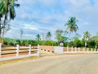 දික්වැල්ල බස් පාරෙන් ඉඩම්