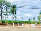 දික්වැල්ල කැකනදුර පාරෙන් ඉඩමක්