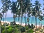 දික්වැල්ල සංචාරක කලාපයේ මුහුදු වෙරළ ලගින් ඉඩමක්