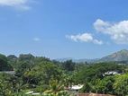 දළදා මාළිගයට 1.8Km ක් දුරින් ලස්සන View එකක් තියෙන සමතලා ඉඩමක් විකිණීමට.