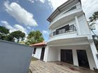 (DR1011) Three Storey House for Rent in Nugegoda