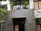 Elegant 03 Storey Office For Rent In Boralesgamuwa [ 176 C ]
