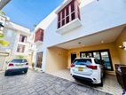 Elegant 3-Storey Family Home with Rooftop Terrace – Kalubowila