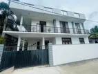 Elegant 3-Storey Luxury House for Sale – Prime Kandana Location