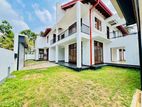 Elegant 5BR Luxury Home Near Boralesgamuwa Junction