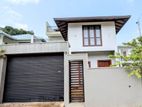 Elegant Family House with Garden and Solar Power – Vijithapura