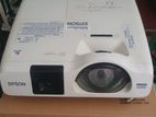 Epson EB- 520 Short Throw LCD