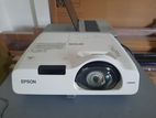 Epson EB-520 Short Throw Projector