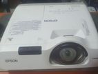Epson EB 520 Short Trow Projector