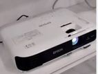 Epson EB-S04