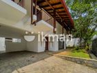 Five Bed Room House for Rent in Pannipitiya