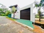 Full Fill Brand New House In Athurugiriya