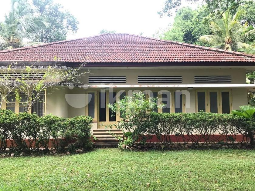 Galle Large Land With Colonial House For Sale ikman