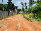 Gampaha නගරයට විනාඩි කිහිපයක දුරින් යක්කලින් වටිනා බිම්කොටසක්