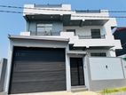 ගඩොලින් තැනූ අතිනවීන දෙමහල් අලුත්ම නිවසක් විකිණීමට - Piliyandala