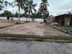 ගම්පහ අධිවේගී පිවිසුමට ඉතා ආසන්නව බිම් කොටස්