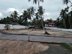 ගම්පහ අධිවේගී පිවිසුමට ඉතා ආසන්නව බිම් කොටස්