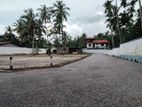 ගම්පහ අධිවේගී පිවිසුමට ඉතා ආසන්නව