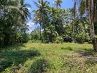 ගම්පහ – බණ්ඩාරවත්ත පාරෙන් වටිනා ඉඩම
